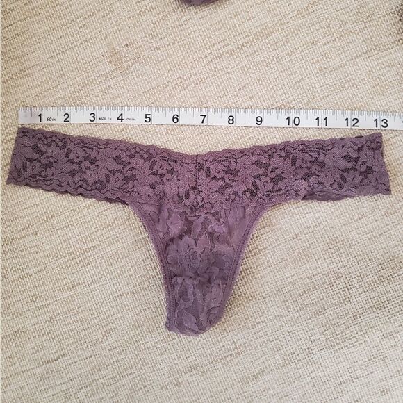 HANKY PANKY SIGNATURE LACE LOW RISE THONG 3pack - Picture 10 of 11